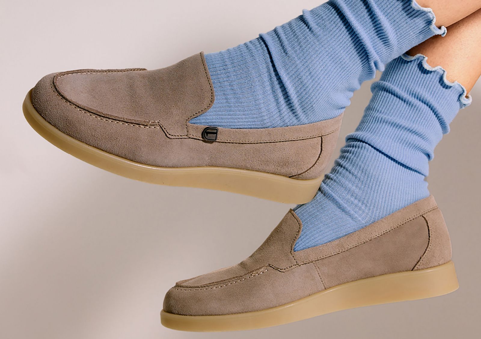 Mokasíny nebo loafers? Boty volíme k elegantním i ležérním outfitům.