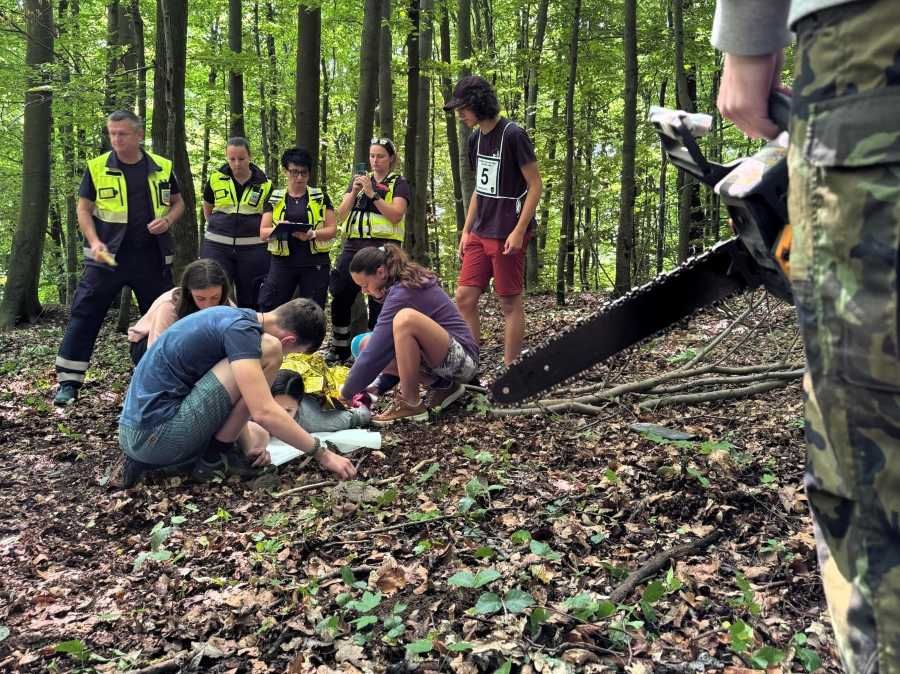 „Mladý záchranář“: Gymnázium Chomutov triumfuje v krajském kole!