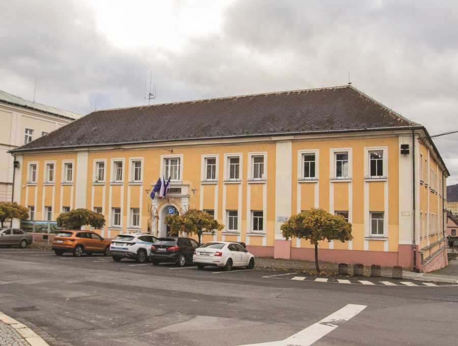 Varnsdorfská radnice projde rekonstrukcí: bezbariérový přístup a nové atrium za 46 milionů