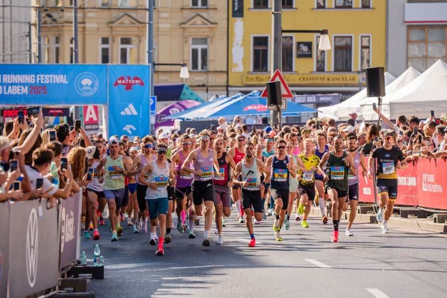 Ústecký půlmaraton oslavil rekordní účast: 3750 běžců a téměř 7000 lidí celkem