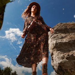 Elegance v plném rozkvětu. Stylové květinové šaty na sezonu jaro-léto 2024 od Medicine