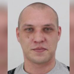Hledáme nebezpečného 30letého muže: Policisté žádají o pomoc veřejnost