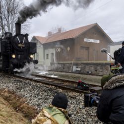 Legendární Zubrnická železnice ožívá: Tichá pošta natáčí scény válečného příběhu