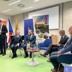 Romance z druhého břehu: Velkolepý křest Kanovičovy knihy v Děčíně