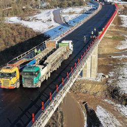 Nový most v Žiželicích úspěšně prošel testem na 208 tun, obchvat se otevře 15. prosince