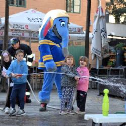 Předškoláci zápolili s hasičským Slonem Hugem o titul bezpečnostního šampiona