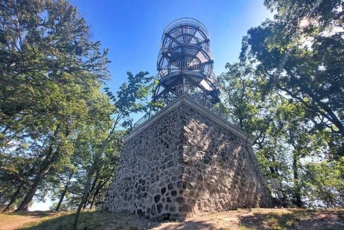 Foto: Rekonstrukce vyhlídkové věže spěje do další fáze