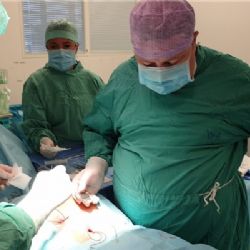 Lékaři ústecké nemocnice provedli v Krajské zdravotní první míšní stimulaci