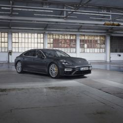 Porsche uvádí nová provedení modelu Panamera o výkonu až 700 PS