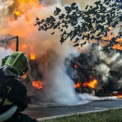 Požár kamionu s odpadním papírem