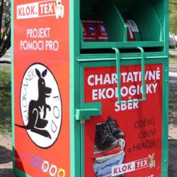 Zelené stacionární kontejnery na textil