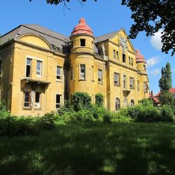 Charita promění kasárny v Mostě