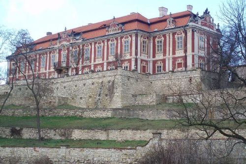 Foto: Zámek Stekník láká díky UNESCO více turistů, chybí však parkoviště