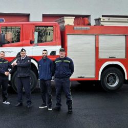 Dobrovolní hasiči Lomu převzali novou cisternu