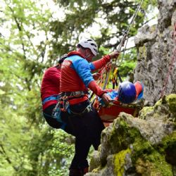 Horská služba varuje: Přecenění na kolech, senioři houbaři v ohrožení
