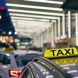 Taxislužba na letišti změní koncept. Cestující budou znát předem cenu jízdy