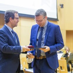 UJEP slaví 30 let! Rektor předal slavnostní medaile