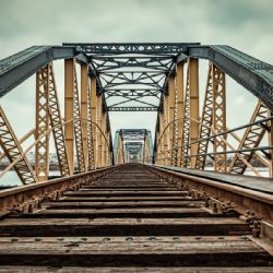 Demontáž železničního mostu v Ústí nad Labem: úspěšný noční zásah