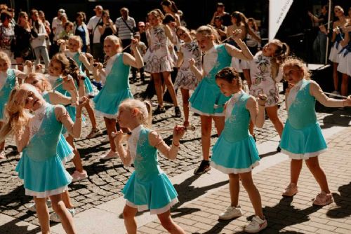 obrázek:Ústí zahájilo školní rok rekordním Kroužkofestem s Krpálkem a charitou