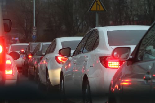 Foto: Uzavření hlavního tahu v Litoměřicích vyvolalo dopravní chaos