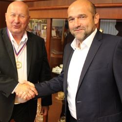 Opět zlatí „Černí andělé“ u hejtmana. Mostecká házená zažívá skvělé roky